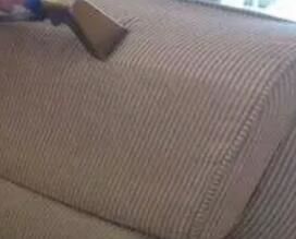 怎么清潔和保養(yǎng)沙發(fā)呢？