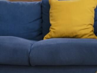 在對(duì)家具進(jìn)行清潔的時(shí)候，要注意什么呢？