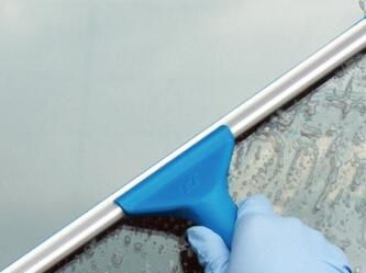 高空進(jìn)行玻璃清潔作業(yè)的時候，要注意什么呢？